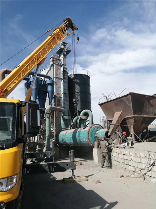 路桥区设备搬运等各类工程项目中，吊车起着关键作用